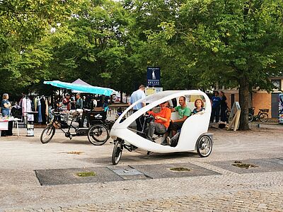 2 Rikschas auf dem Bassinplatz