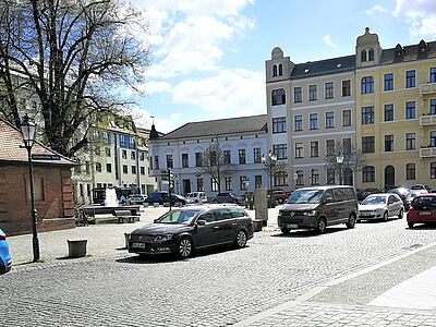 Ungezügelter KFZ-Verkehr auf dem Altstädtischen Markt