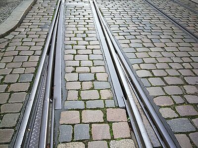 Kopfsteinflaster und Schienen in der Ritterstraße