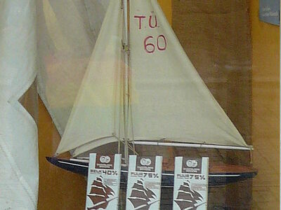 Die Schokofahrt-Schokolade im Schaufenster des Eine-Welt-Ladens