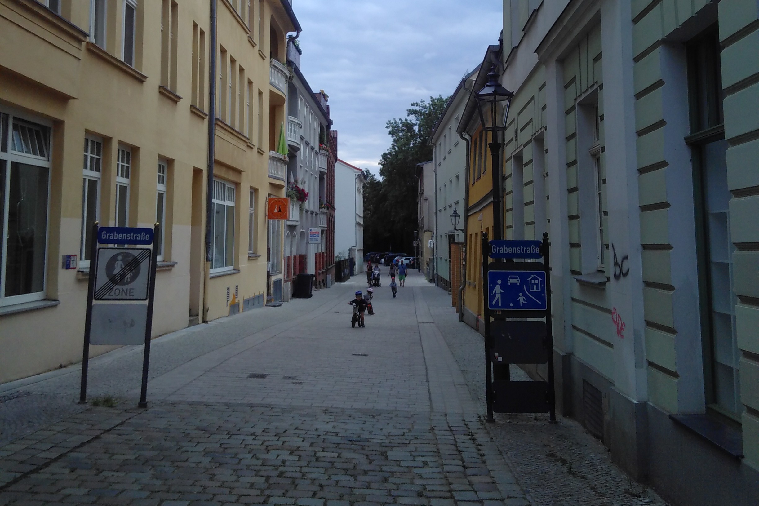 Grabenstr. in Brandenburg an der Havel mit Kindern
