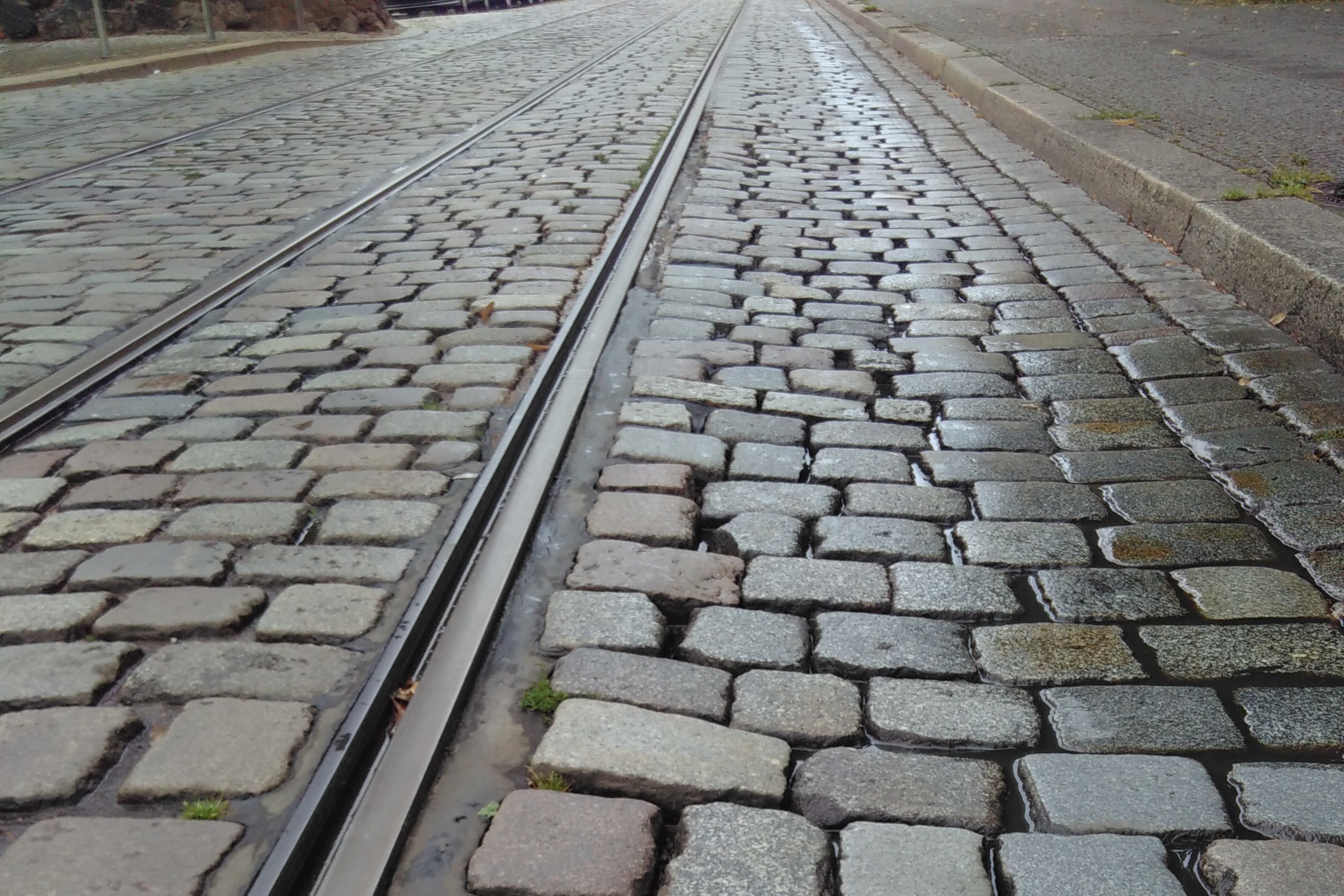 Pflaster und Schienen am Plauer Torturm