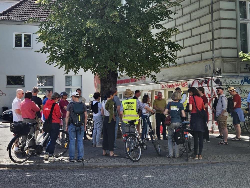 großes Gruppenbild Stadtteilspaziergang
